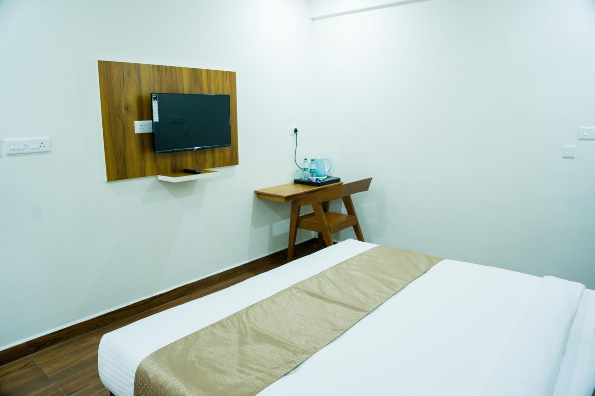 Fly View Airport Residency Hotel Nedumbassery Exterior foto