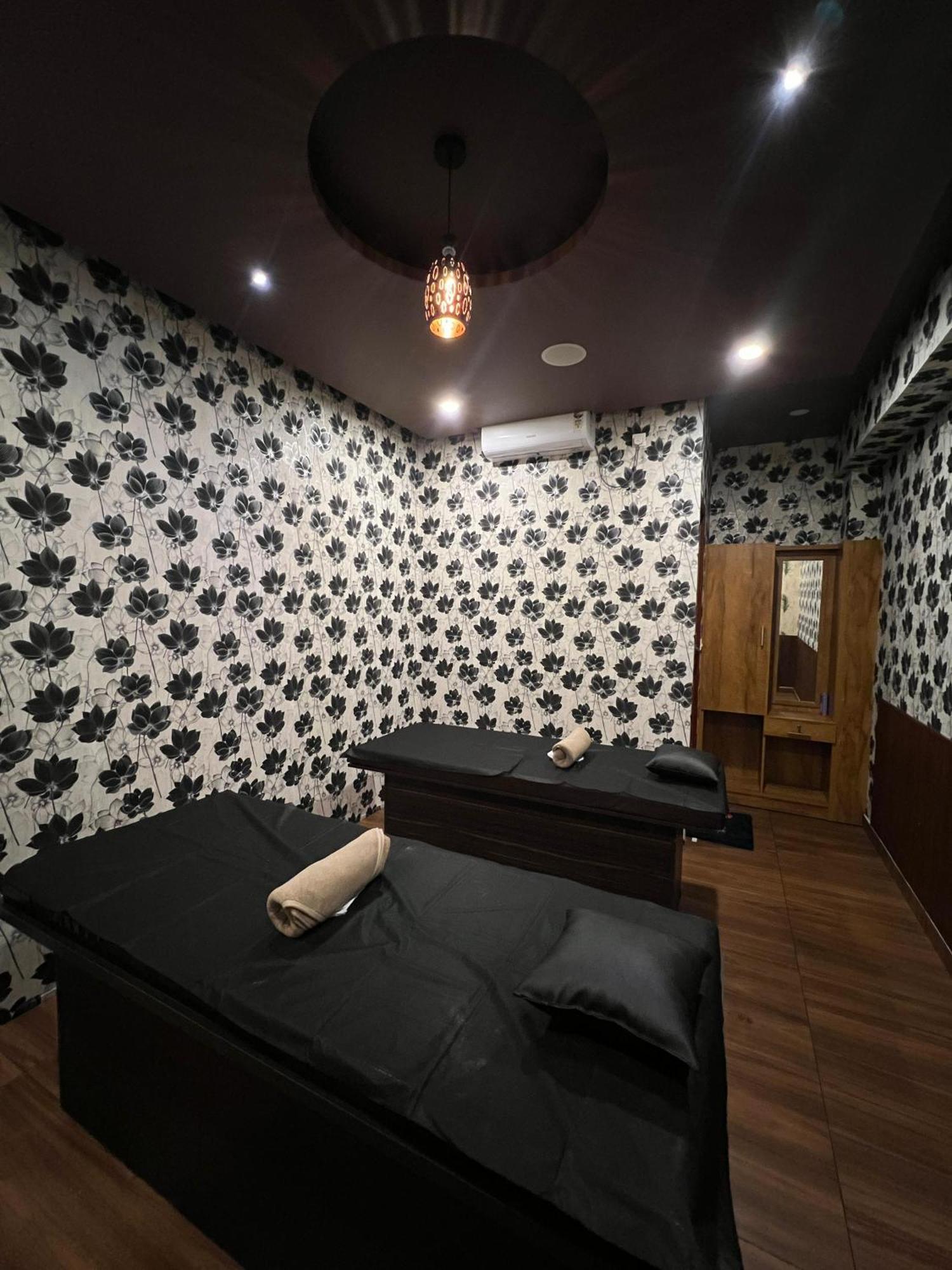 Fly View Airport Residency Hotel Nedumbassery Exterior foto